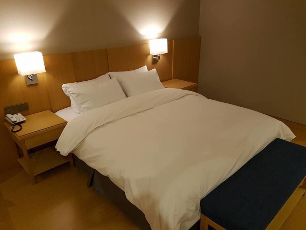 J Square Hotel And Wedding Csindzsu Kültér fotó