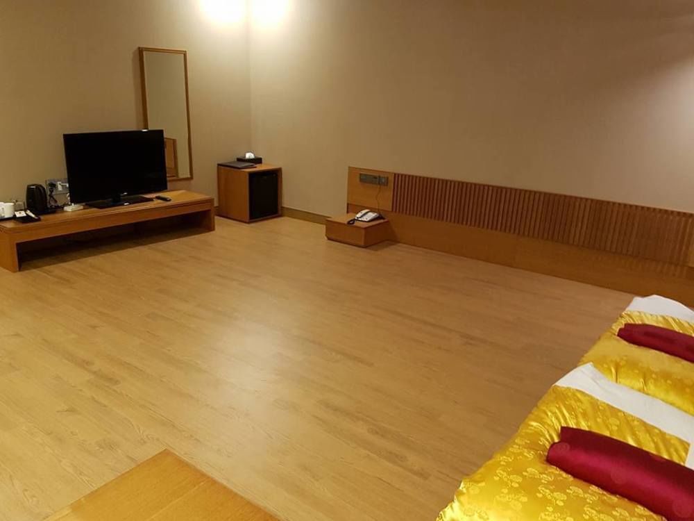 J Square Hotel And Wedding Csindzsu Kültér fotó