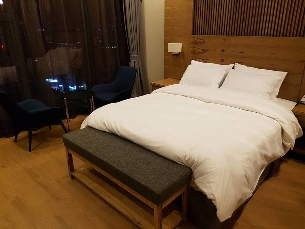 J Square Hotel And Wedding Csindzsu Kültér fotó