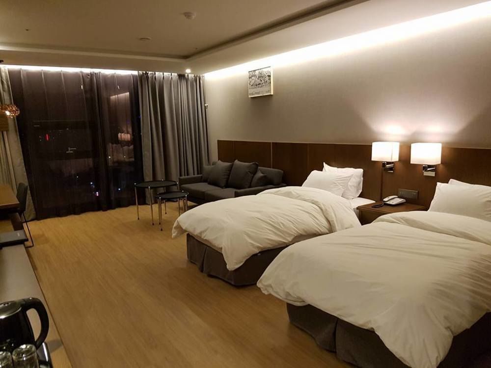 J Square Hotel And Wedding Csindzsu Kültér fotó