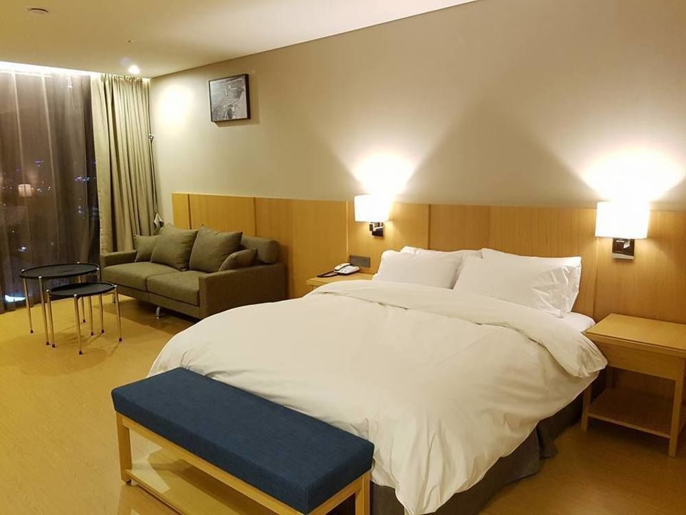 J Square Hotel And Wedding Csindzsu Kültér fotó