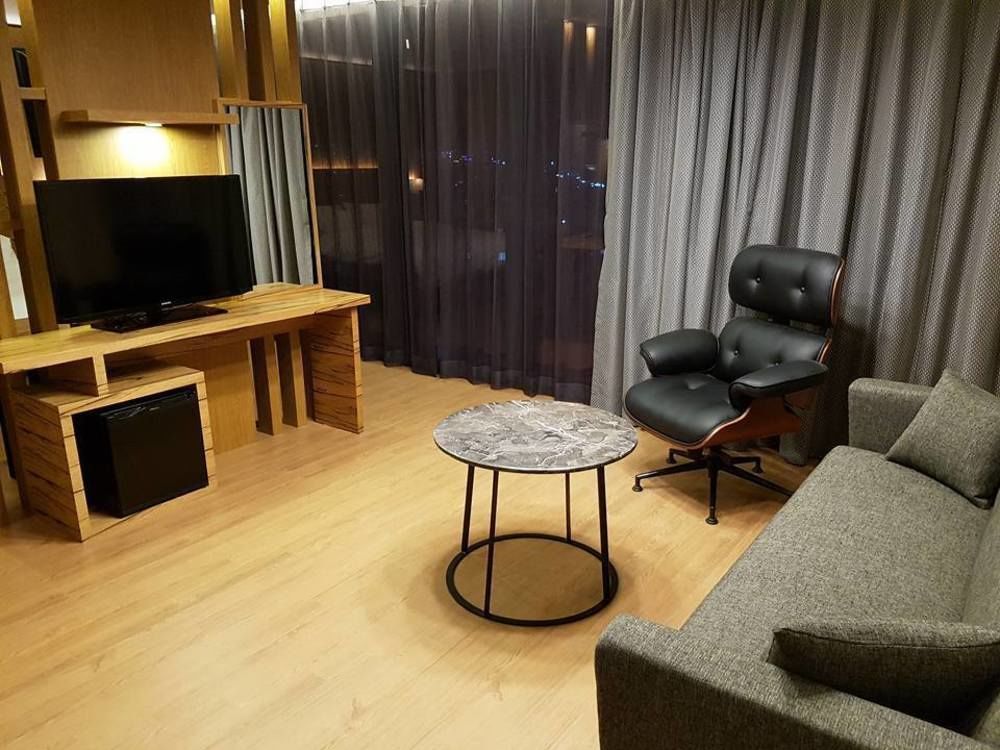 J Square Hotel And Wedding Csindzsu Kültér fotó