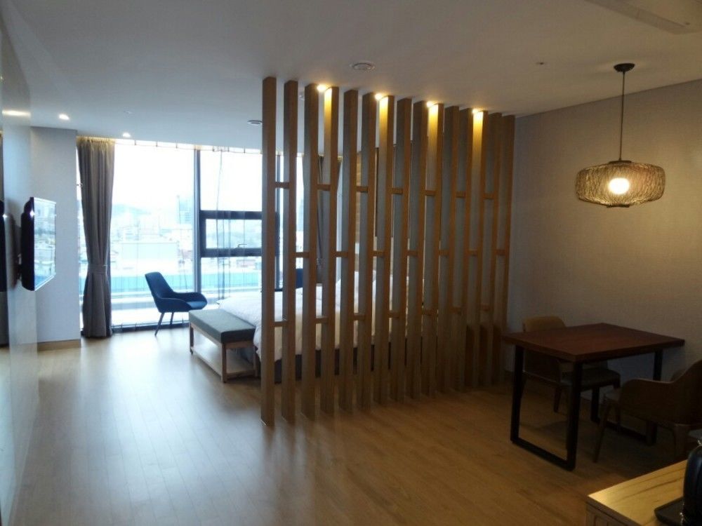 J Square Hotel And Wedding Csindzsu Kültér fotó