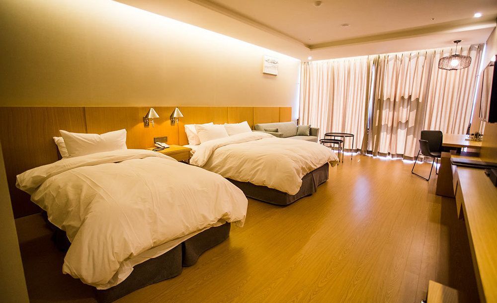 J Square Hotel And Wedding Csindzsu Kültér fotó