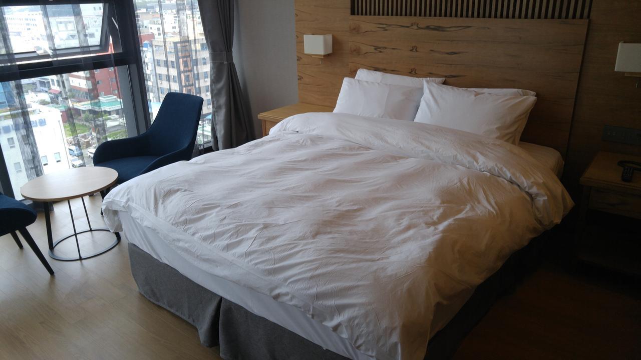 J Square Hotel And Wedding Csindzsu Kültér fotó
