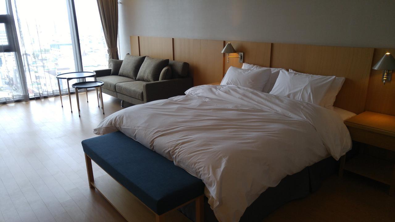 J Square Hotel And Wedding Csindzsu Kültér fotó