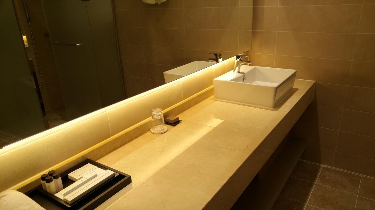 J Square Hotel And Wedding Csindzsu Kültér fotó