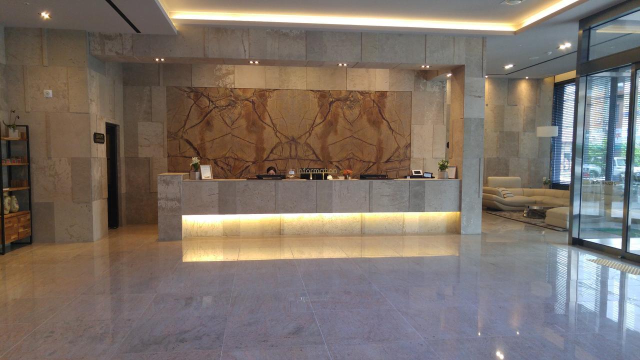 J Square Hotel And Wedding Csindzsu Kültér fotó