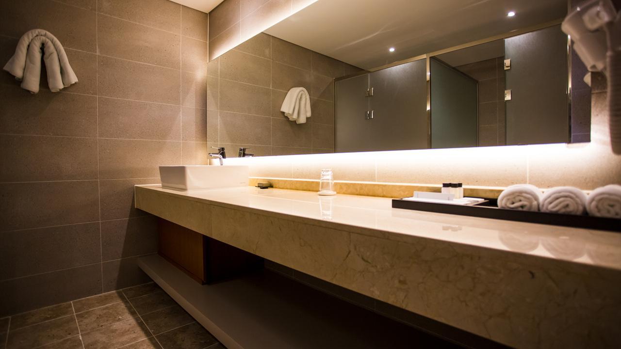 J Square Hotel And Wedding Csindzsu Kültér fotó