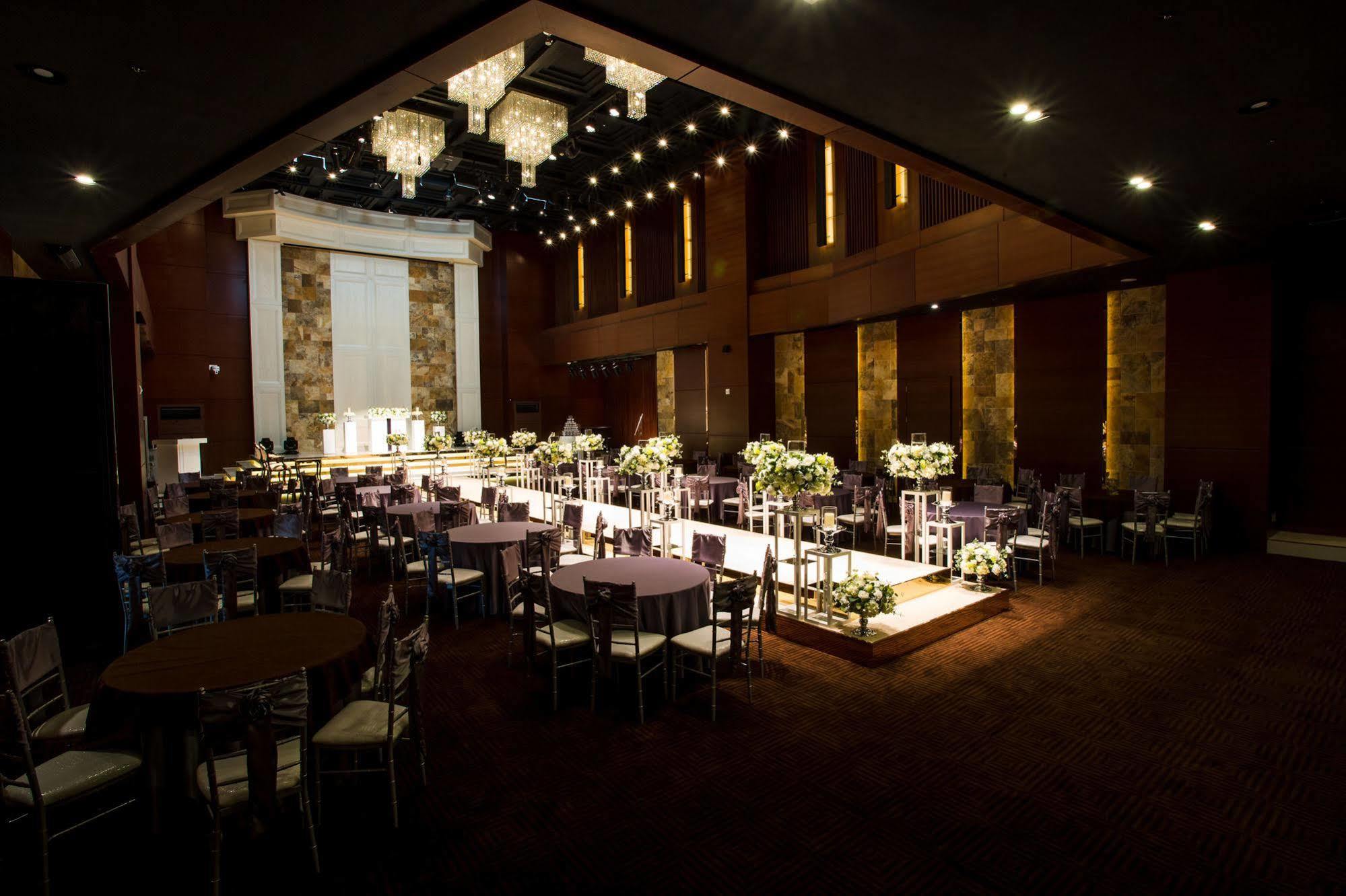 J Square Hotel And Wedding Csindzsu Kültér fotó