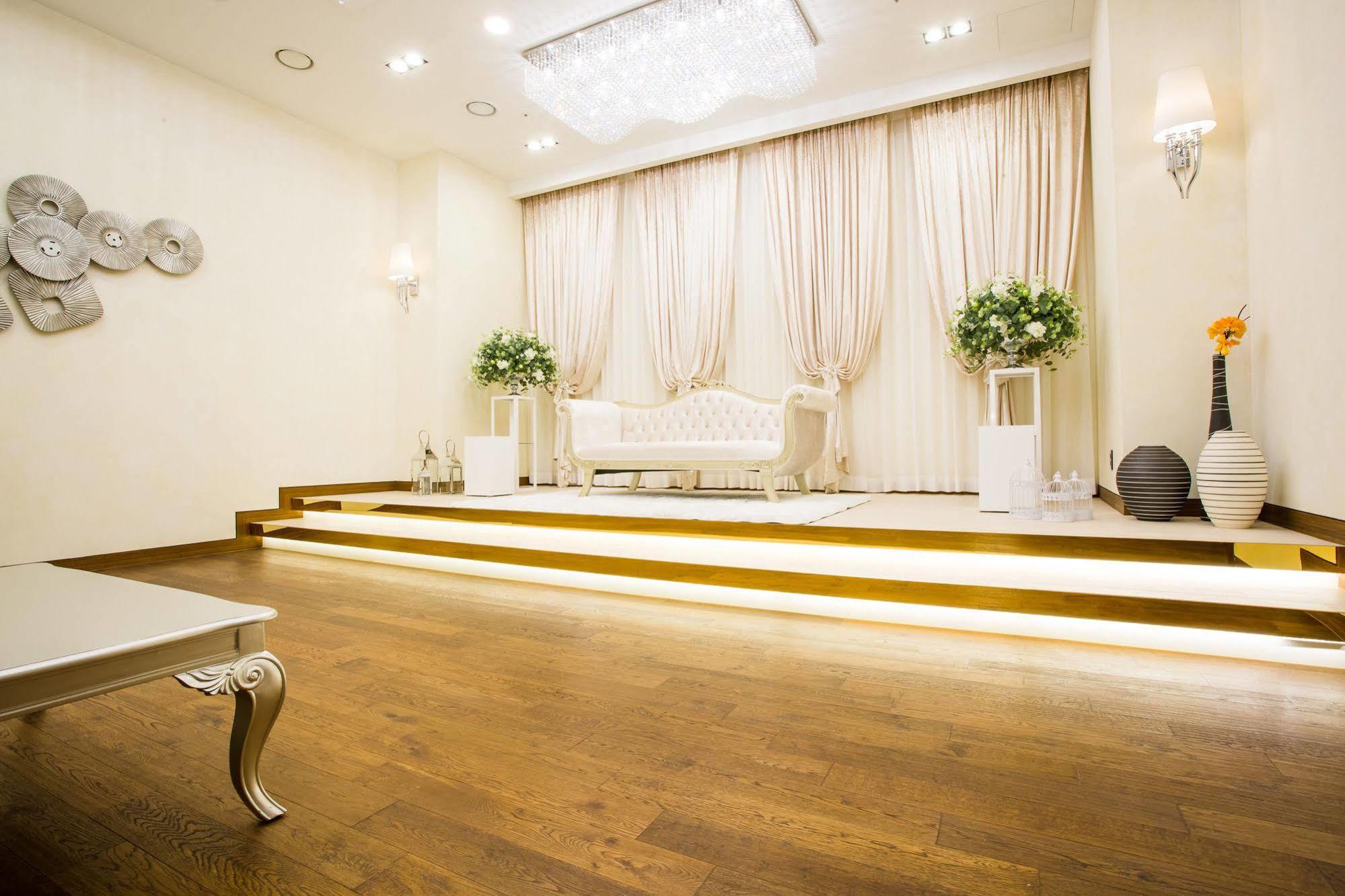 J Square Hotel And Wedding Csindzsu Kültér fotó