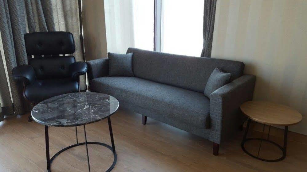 J Square Hotel And Wedding Csindzsu Kültér fotó