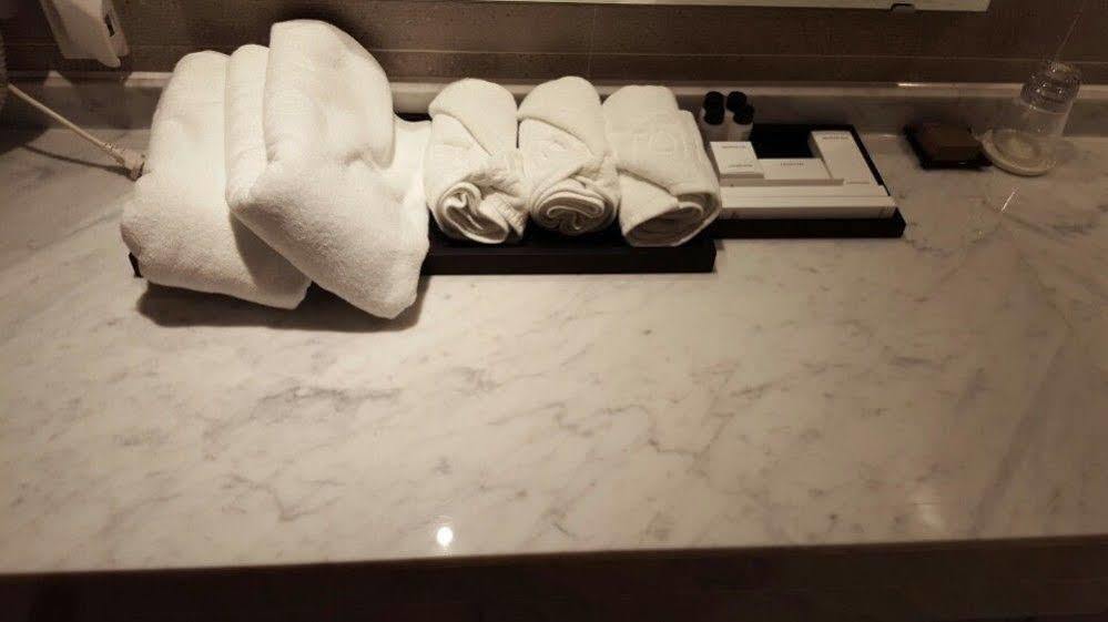 J Square Hotel And Wedding Csindzsu Kültér fotó